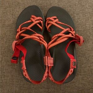 Chaco coral and pink sandals women size 8